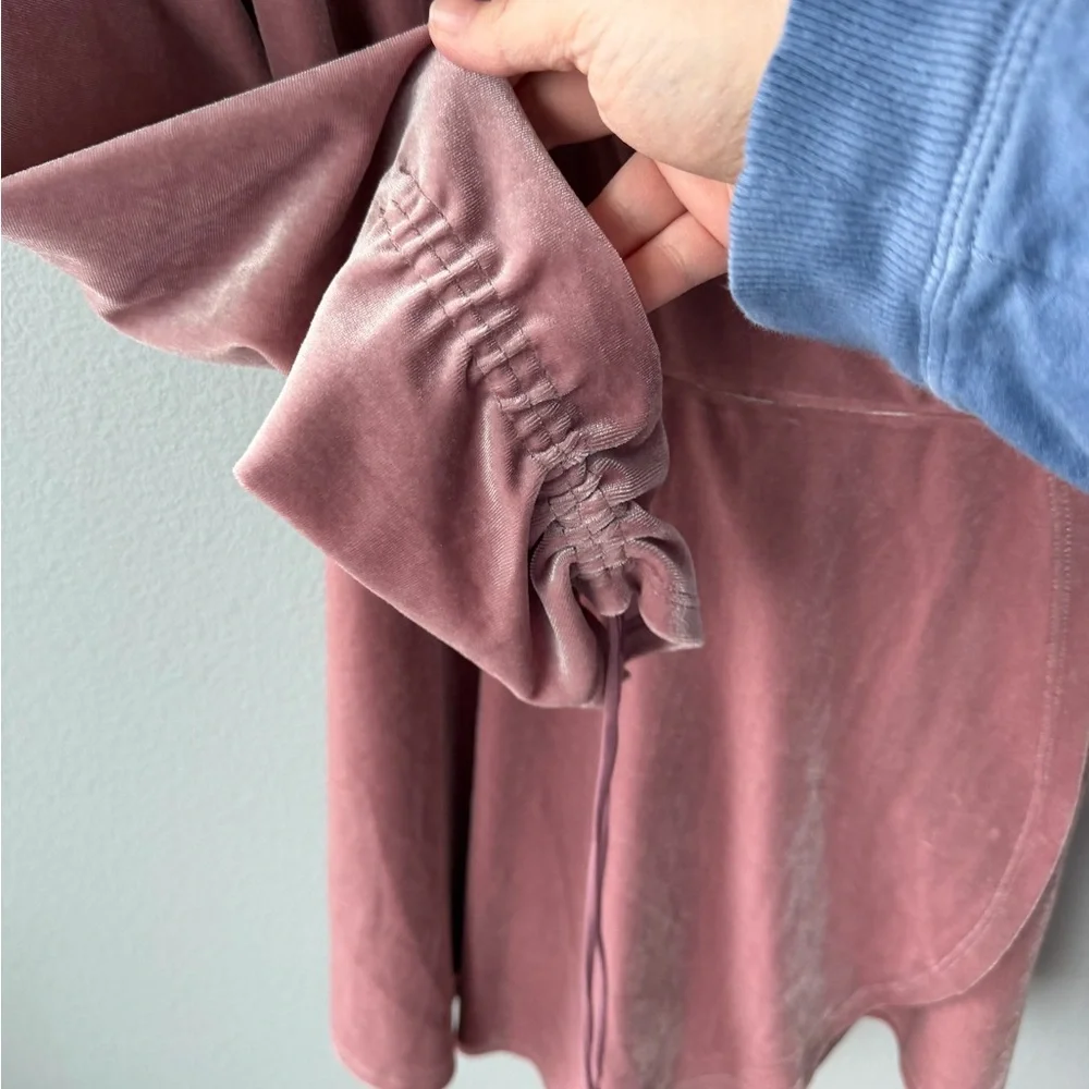 Urban Outfitters blush mauve Goldmine Velvet Surplice Romper Women’s sz S - Picture 8 of 10